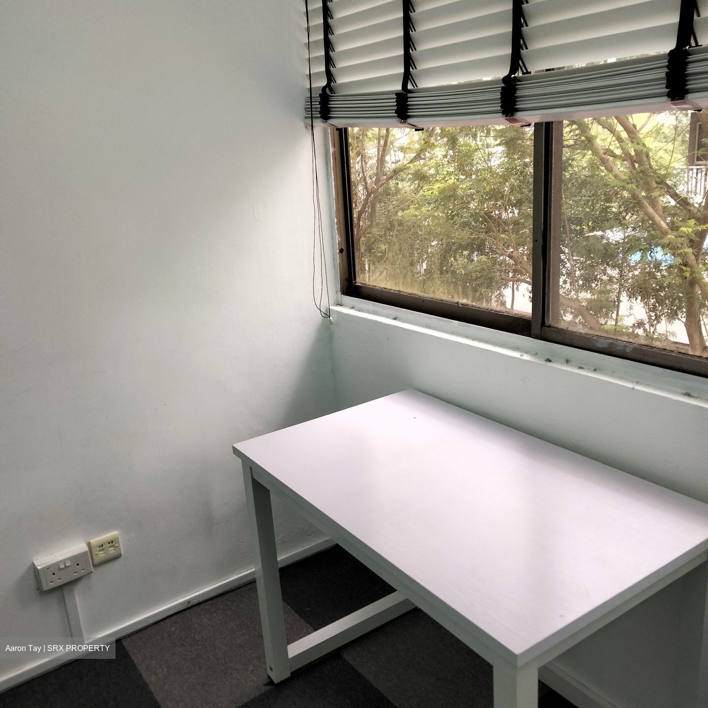 Hotel Royal (D11), Office #457857051